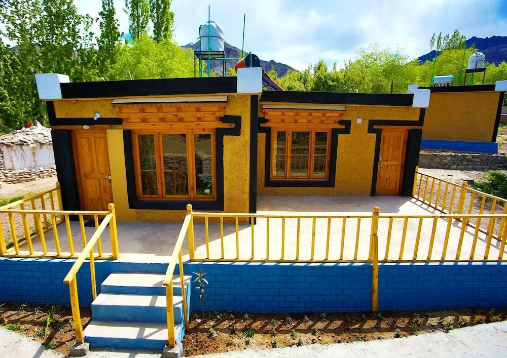TIH Chomal Huts