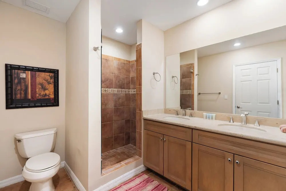 Luxe! Impressively designed 2nd-floor unit in Coco done in red and orange hues