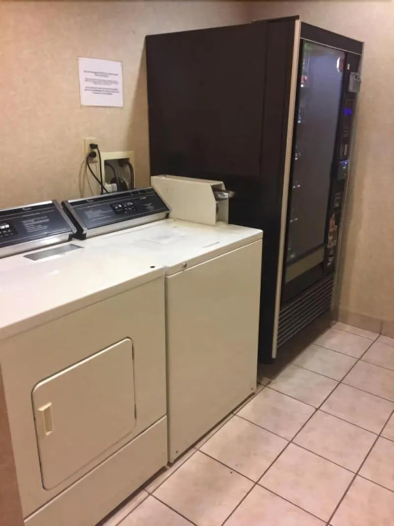 Evergreen Inn & Suites