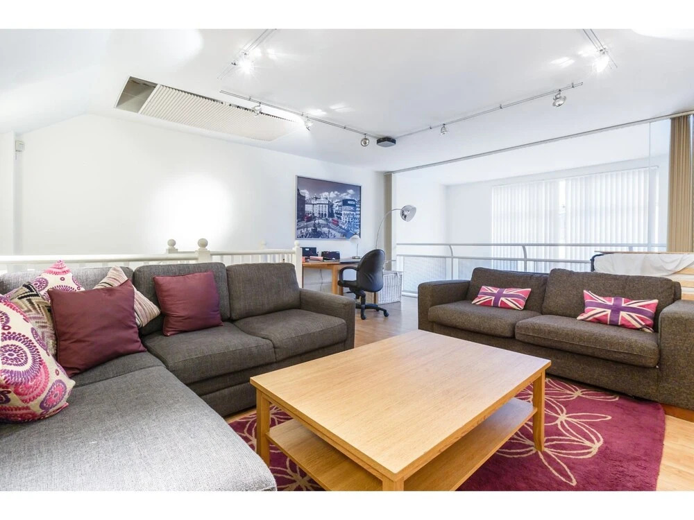 Modern 2bed Townhouse in Central London Sleeps 6