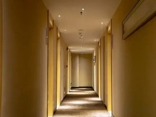 Season flower HOTEL (Yulin Hongjin Mall Branch)