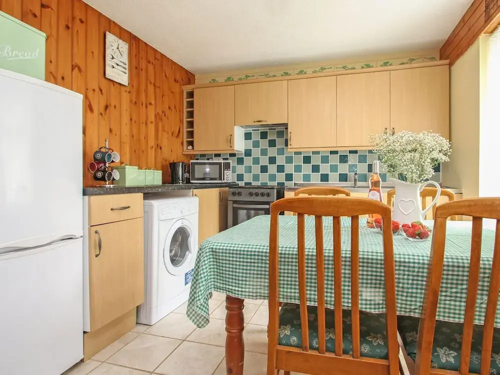 4 Manorcombe