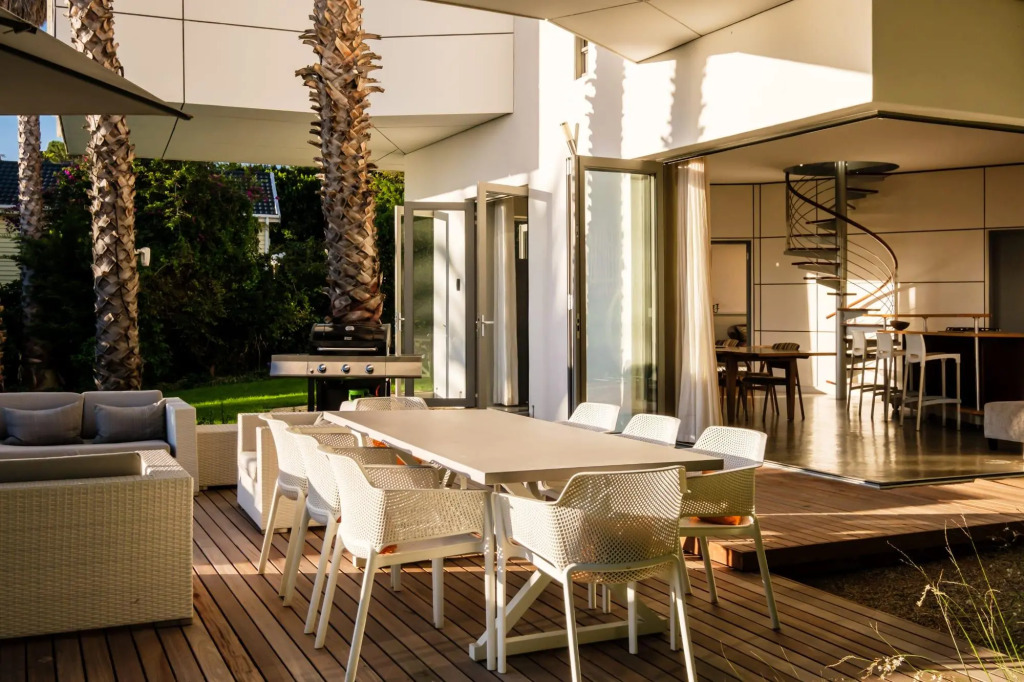 Extraordinary Family Retreat at Lobster Villa