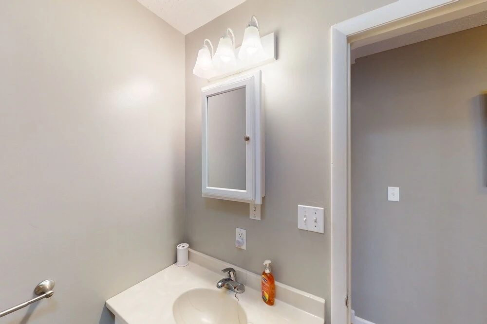 Lakeside Park - Spacious pet Friendly House W/hot Tub, Kayaks, air Hockey, Deck & Patio