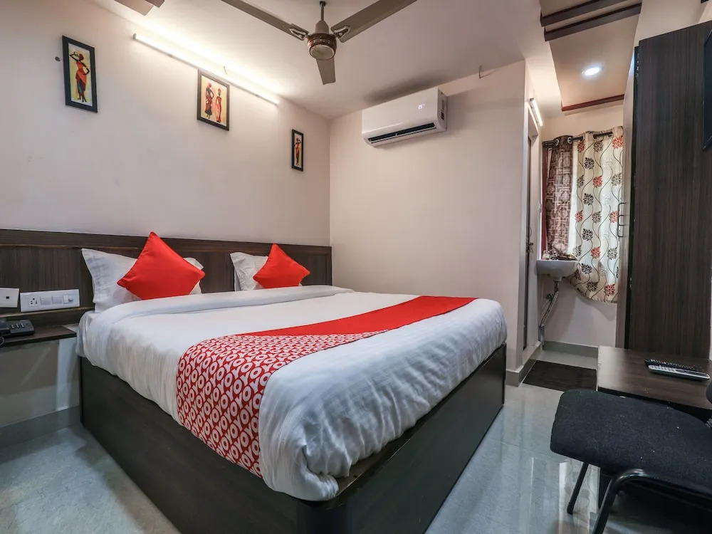 OYO 14126 Vizag Grand