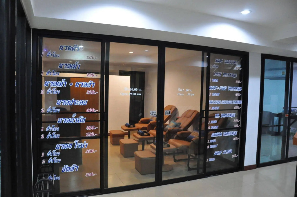 Double DD House at MRT Sutthisarn