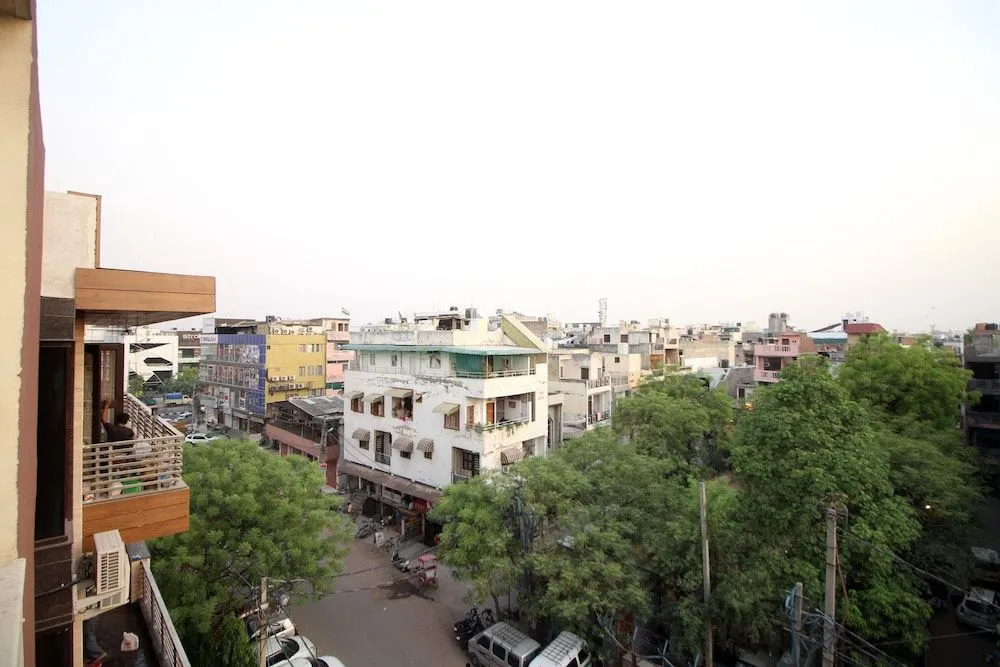 OYO 9019 Golden Park Kirti Nagar