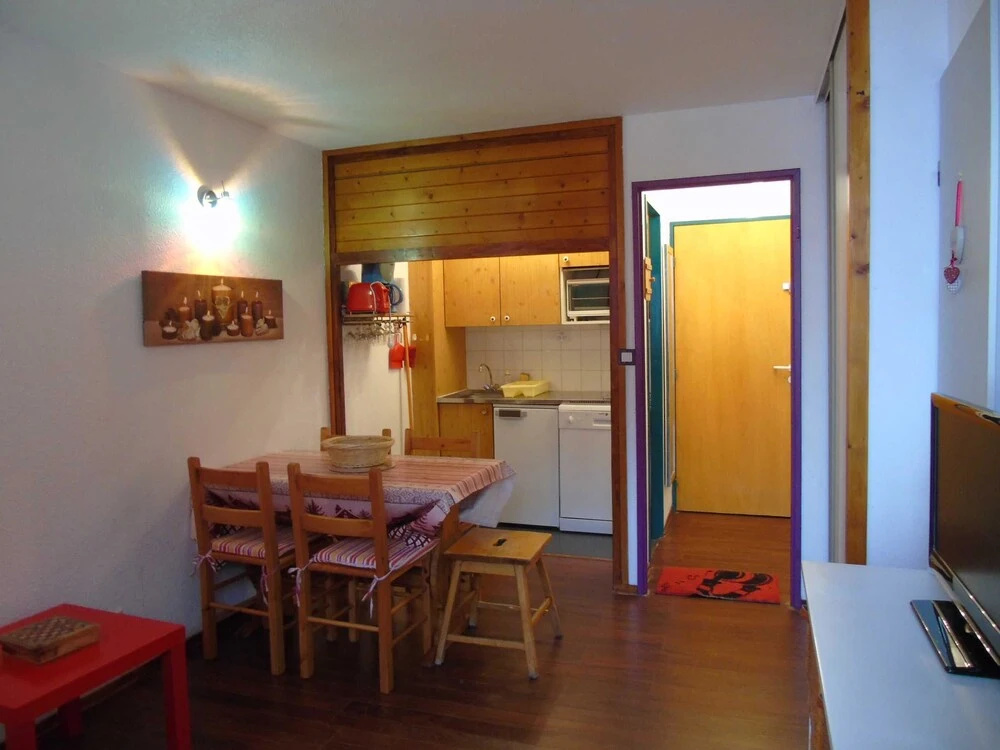 Lou Services Apartment THB70 LSI 001