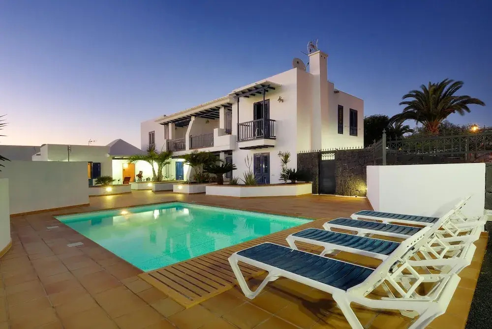 Immaculate 2-bed Apartment No 5 in Playa Blanca