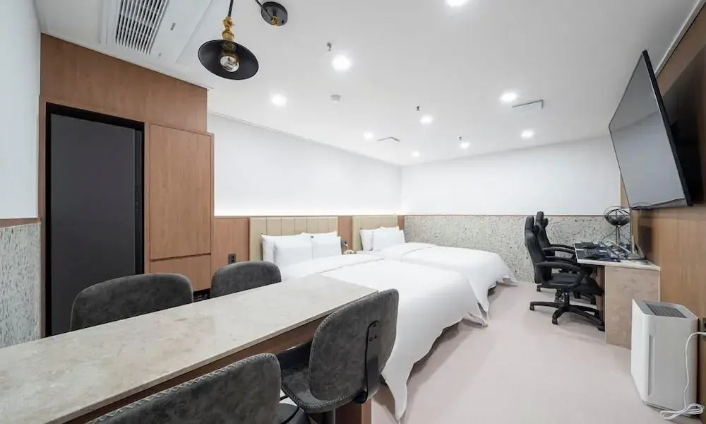 Rosy Hotel