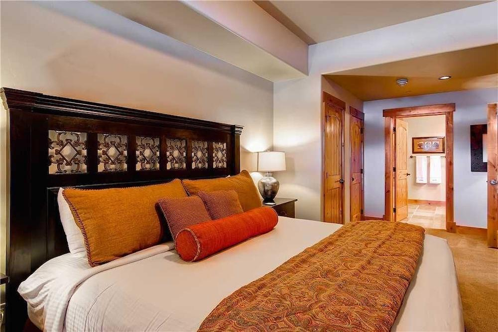 6109 Bear Lodge, Trappeur's Crossing Apartment 3