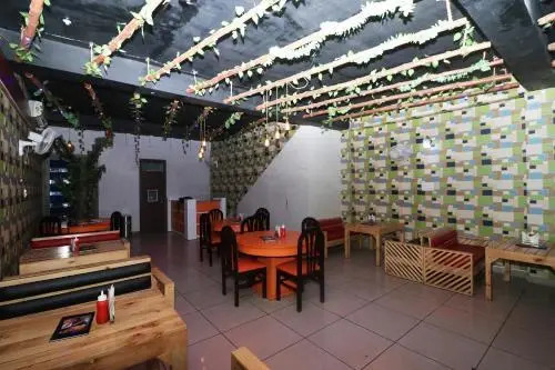 OYO 28090 Cocktail Hotel