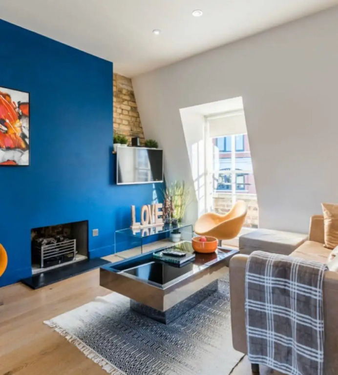 Striking 2 Bed With Roof Terrace, a short walk from Oxford Street.