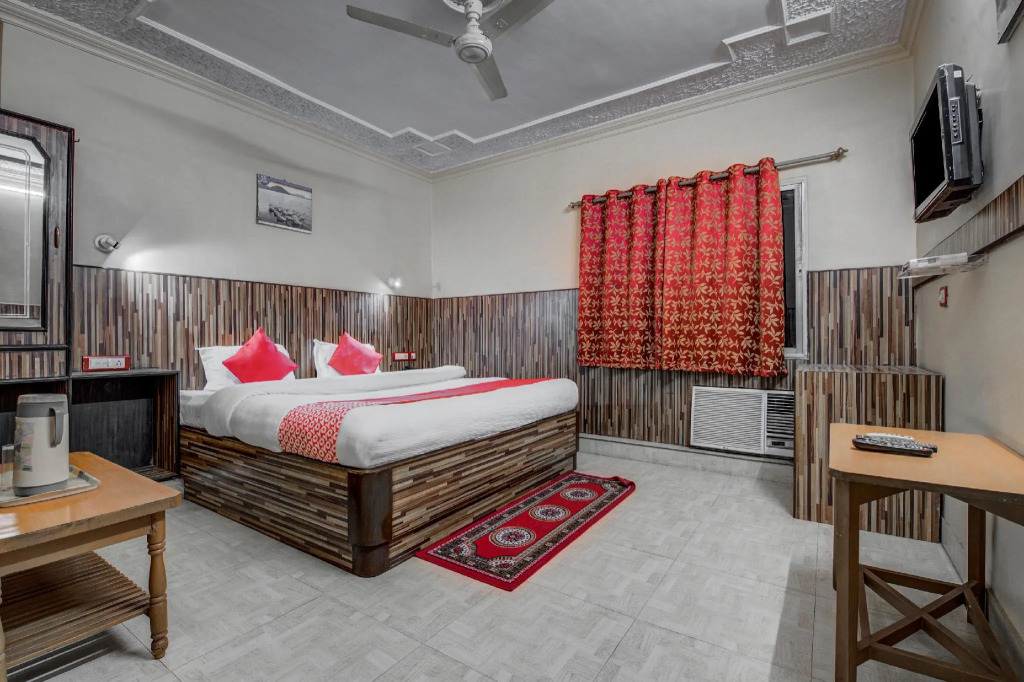 OYO Flagship 7852 Hotel Embassy