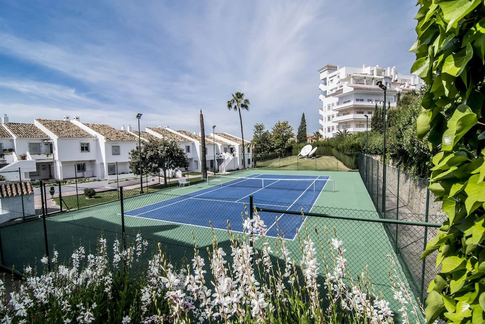 AGC28- 2 bedroom apt walking distance to beach