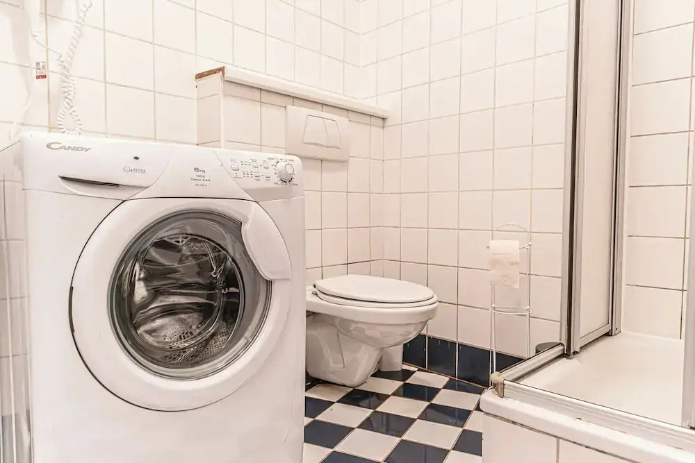 Basic 2BR Apt Near Westbahnhof