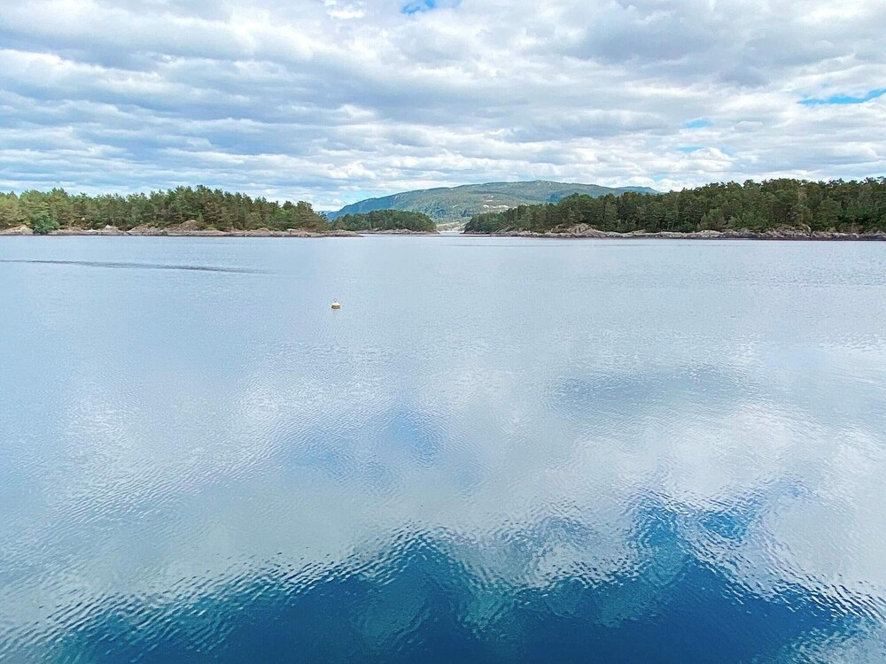 6 person holiday home in LINDÅS