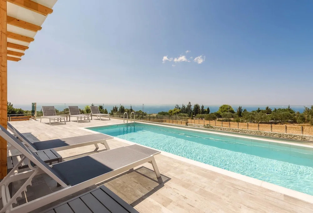 Alonaki Apartments