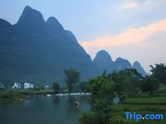 Fengguan Mountain Meilu Village Inn (Yangshuo Yulong River Scenic Area)