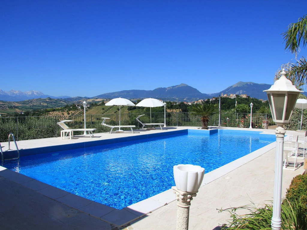 Mansion in Case Alte With Pool & Nature Trails