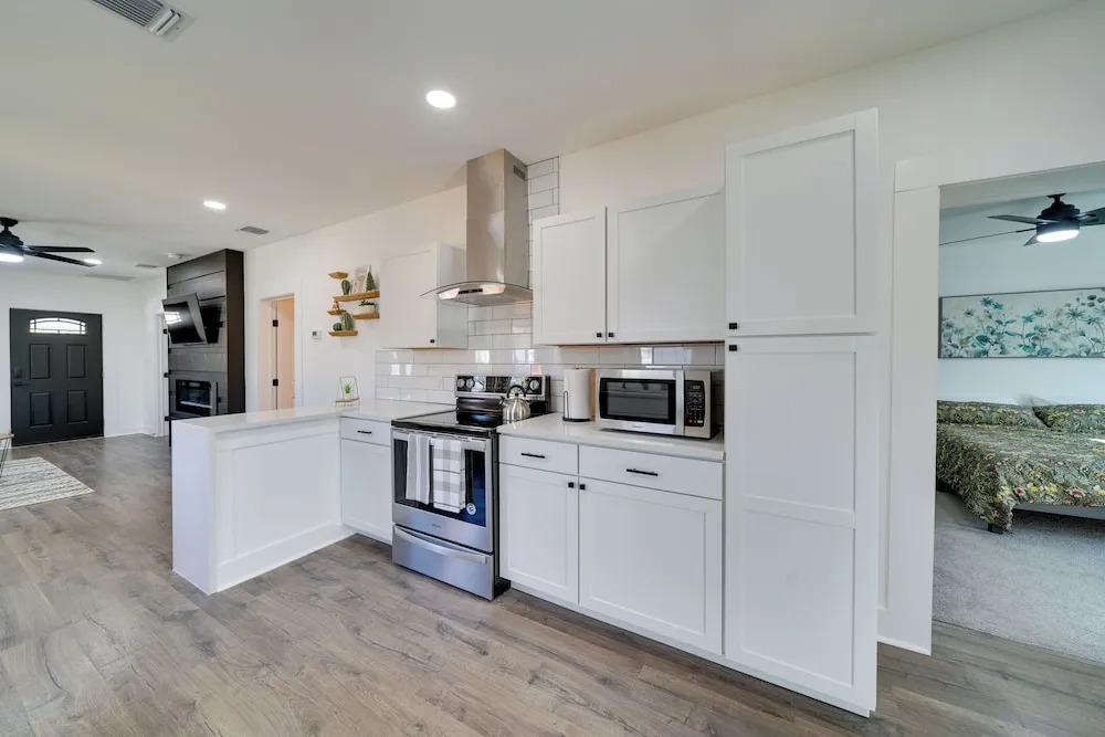 Charming San Antonio Home ~ 2 Mi to The Alamo!