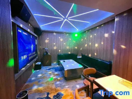 Haiyun Jia Hotel (Danzhou Baimajing Town Majing Night Market)