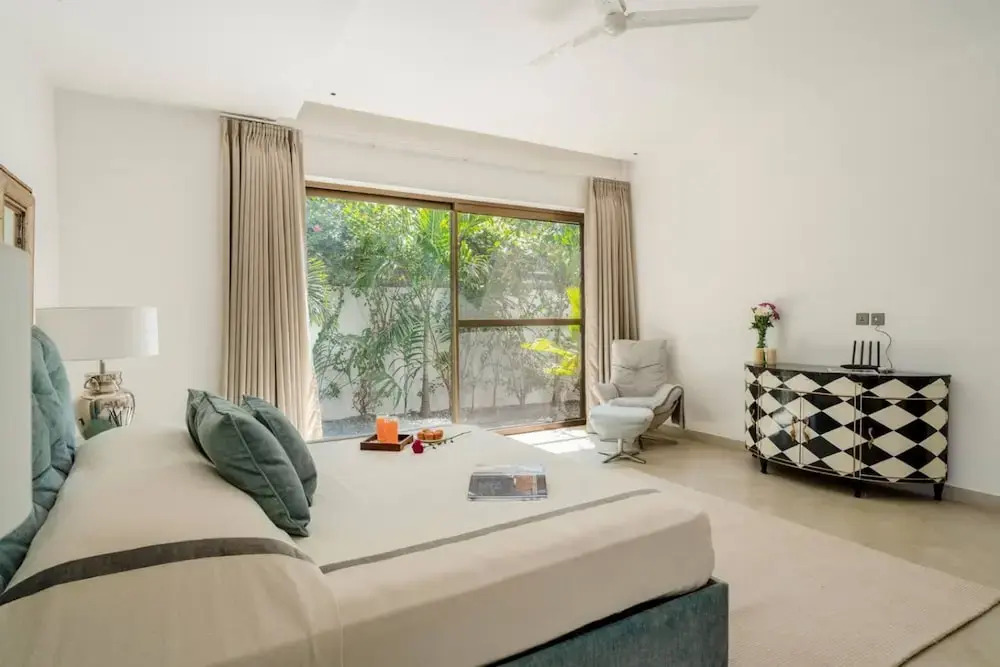 Lux 4bhk w Elevated Pool 3km to Beach Lazy Duck