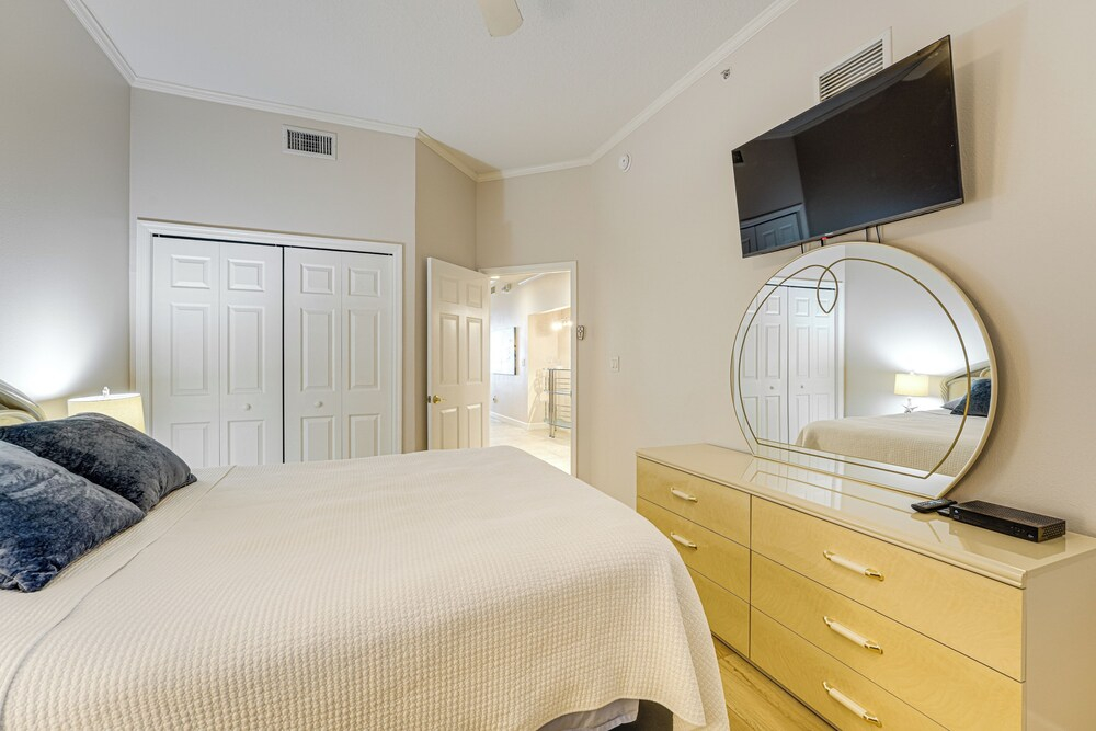 8th Floor Penthouse, Walk to Clearwater Beach