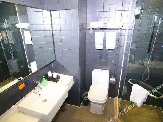 Yeste Hotel (Wuhan Optics Valley Sports College)