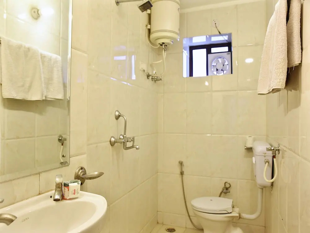 Hotel Him Shakti by OYO Rooms