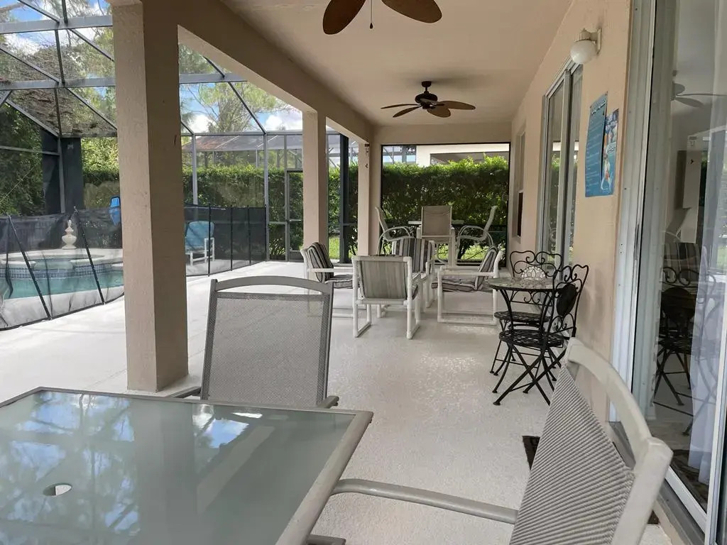 Emerald Island Resort : Pool & Games Room  : LK51, Kissimmee, US