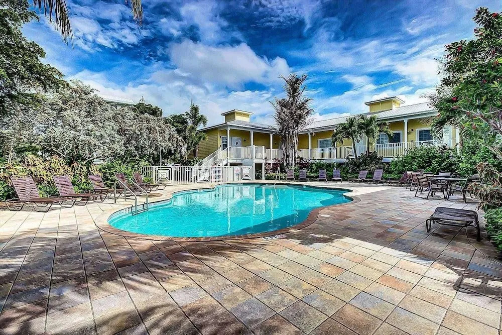 Beach Club at Siesta Key Poolside D