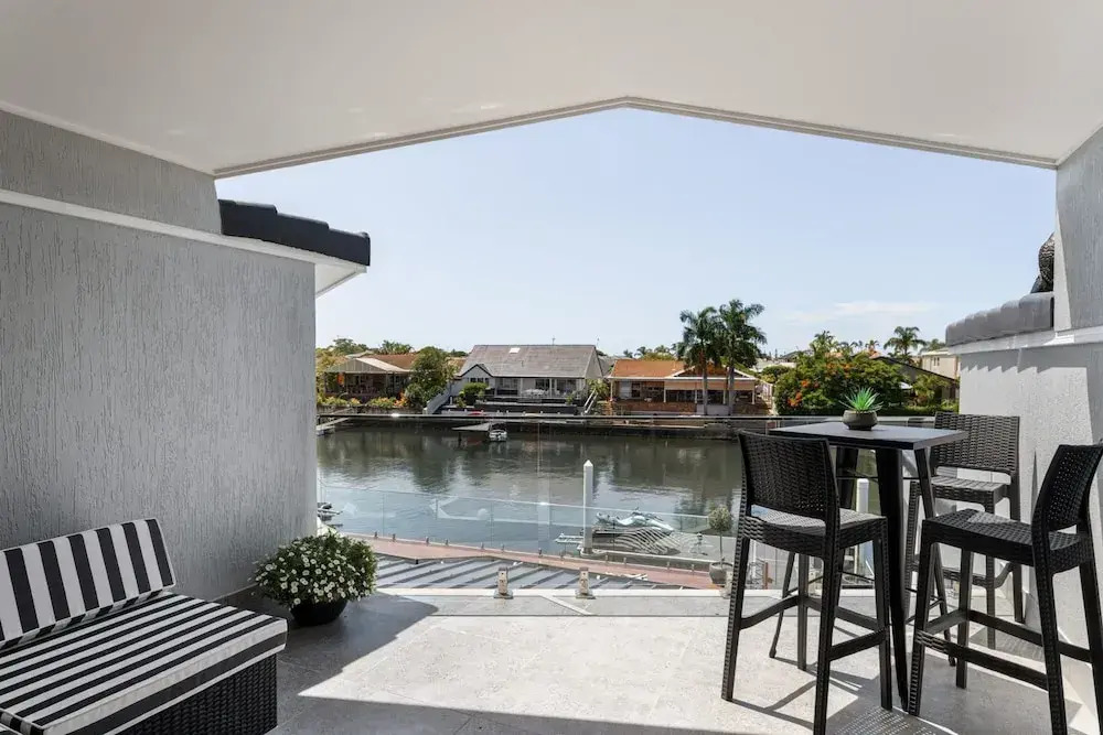 Modern Waterfront Retreat Private Pool Dock