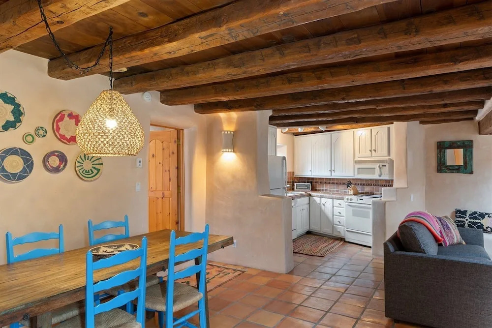 La Joya - Spacious and Historic Downtown Jewel