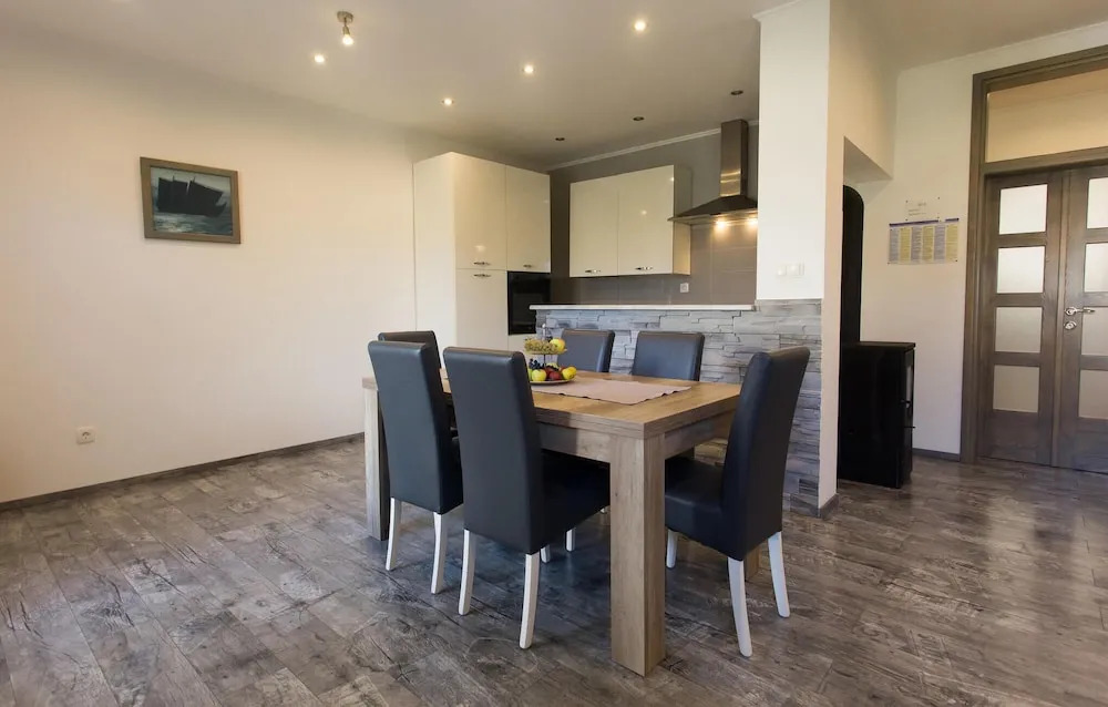 Amazing Apartment in Podstrana With 3 Bedrooms, Wifi and Outdoor Swimming Pool