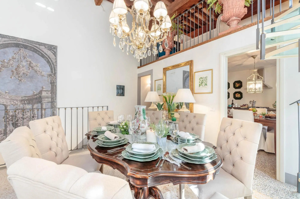 Casa Poggi in Lucca with 5 bedrooms and 3 bathrooms