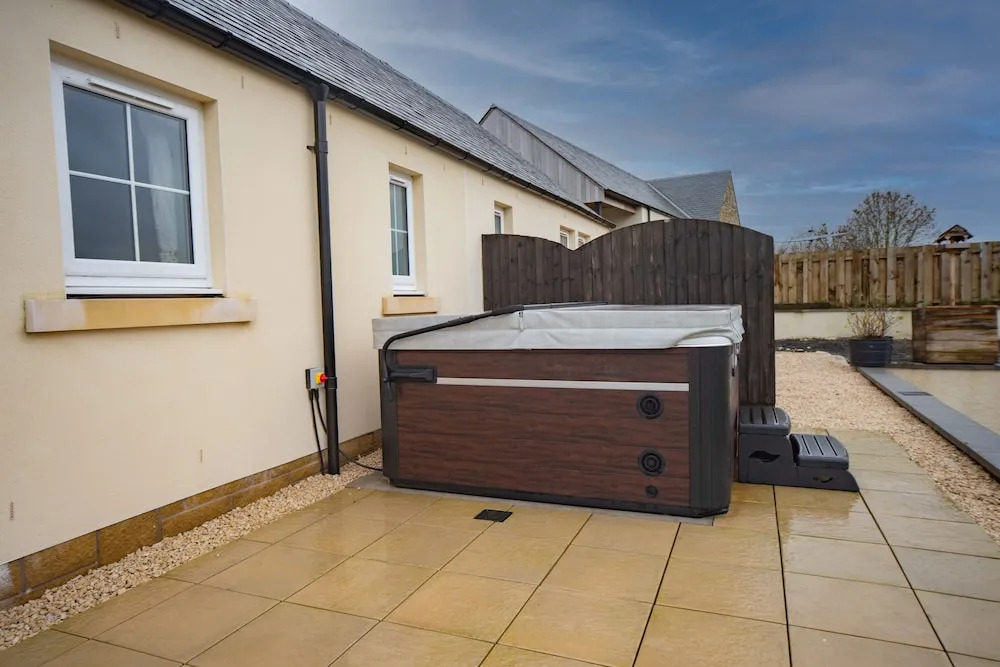 Hillcrest - 8 Person Luxury House and Hot Tub