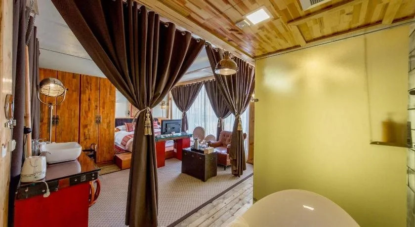 Lost Horizon Resort