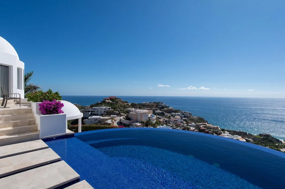 Elegant 6 Bedroom Villa With Amazing Ocean Views: Villa Clara Vista