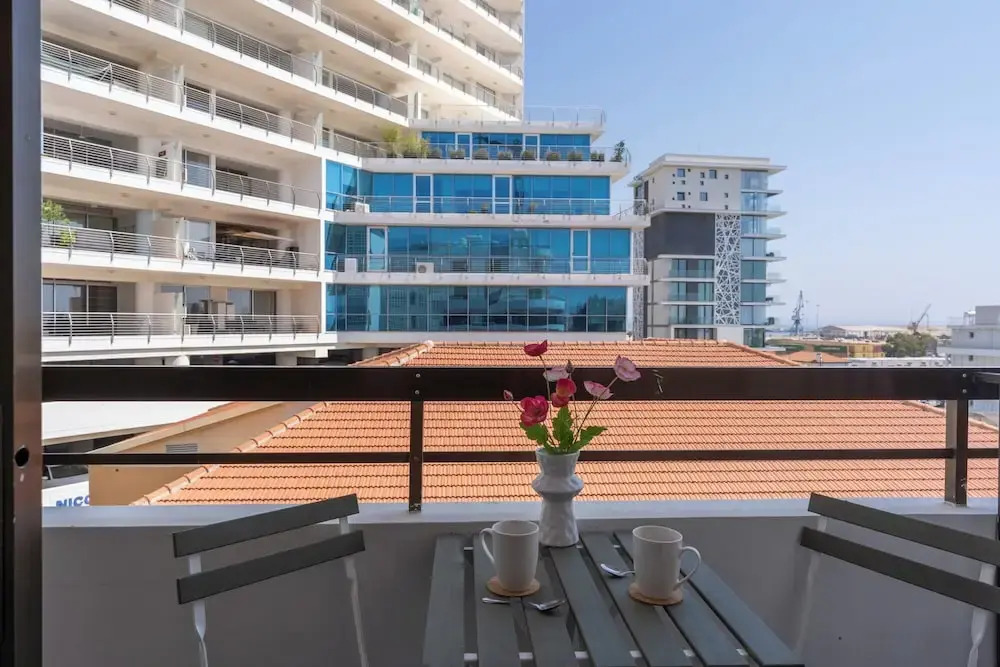 Burst - Chic Studio & Balcony in Larnaca