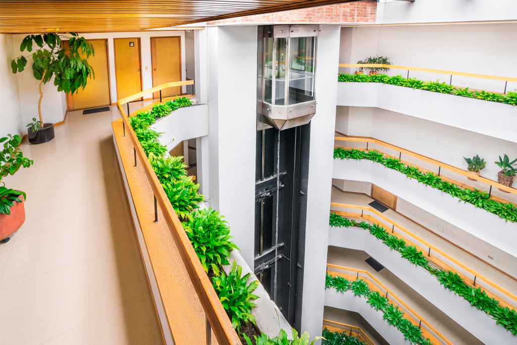 Lloyds Apartasuites Parque 93