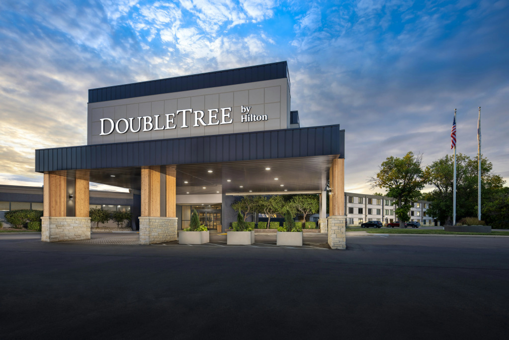 DoubleTree by Hilton Manhattan, KS