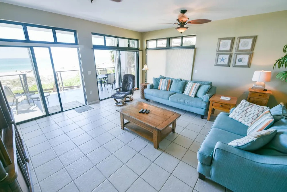 The Beach Front Apartment 3