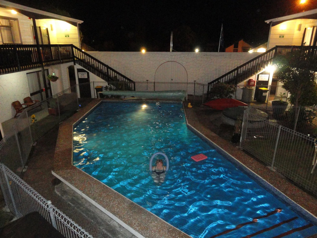 Hawks Inn Motel