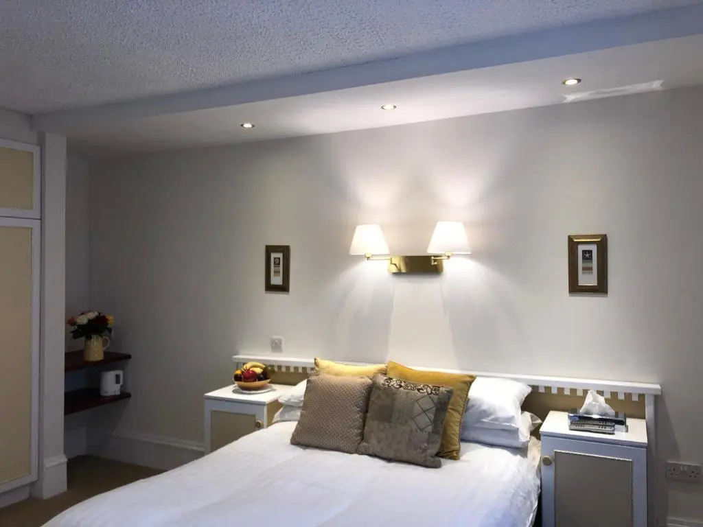 Tully's Hotel