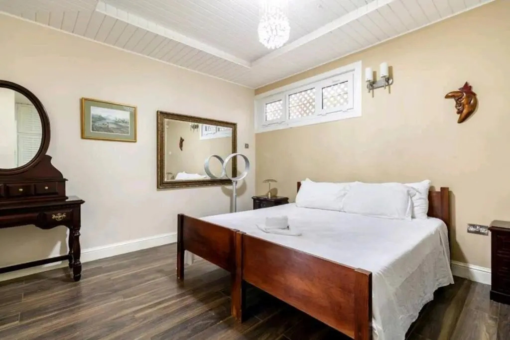 Sleek 4PPL apartment, Pool, Parking, Gated, CCTV & Wifi