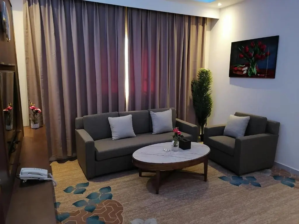 Qasr Alshamal Hotel