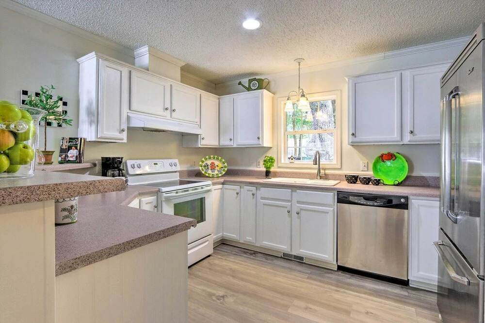 Patio & Gas Grill: Charming Bluffton Escape!
