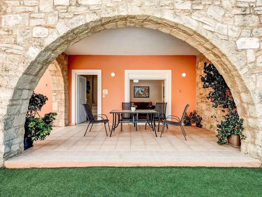 Villa in Kalamitsi near White Mountains