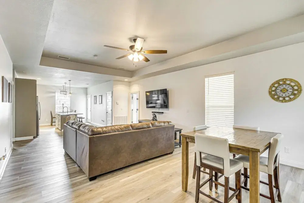 Outdoor Bar & Fire Pit: Navarre Getaway!